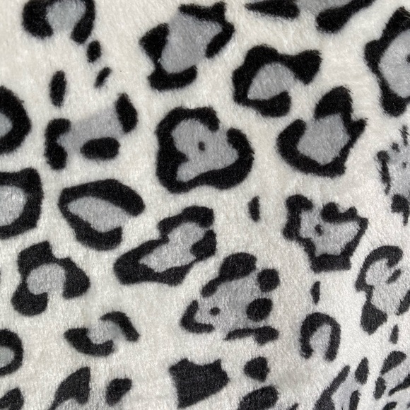 NWOT Grey Leopard Print Teddy Coat - Picture 8 of 8